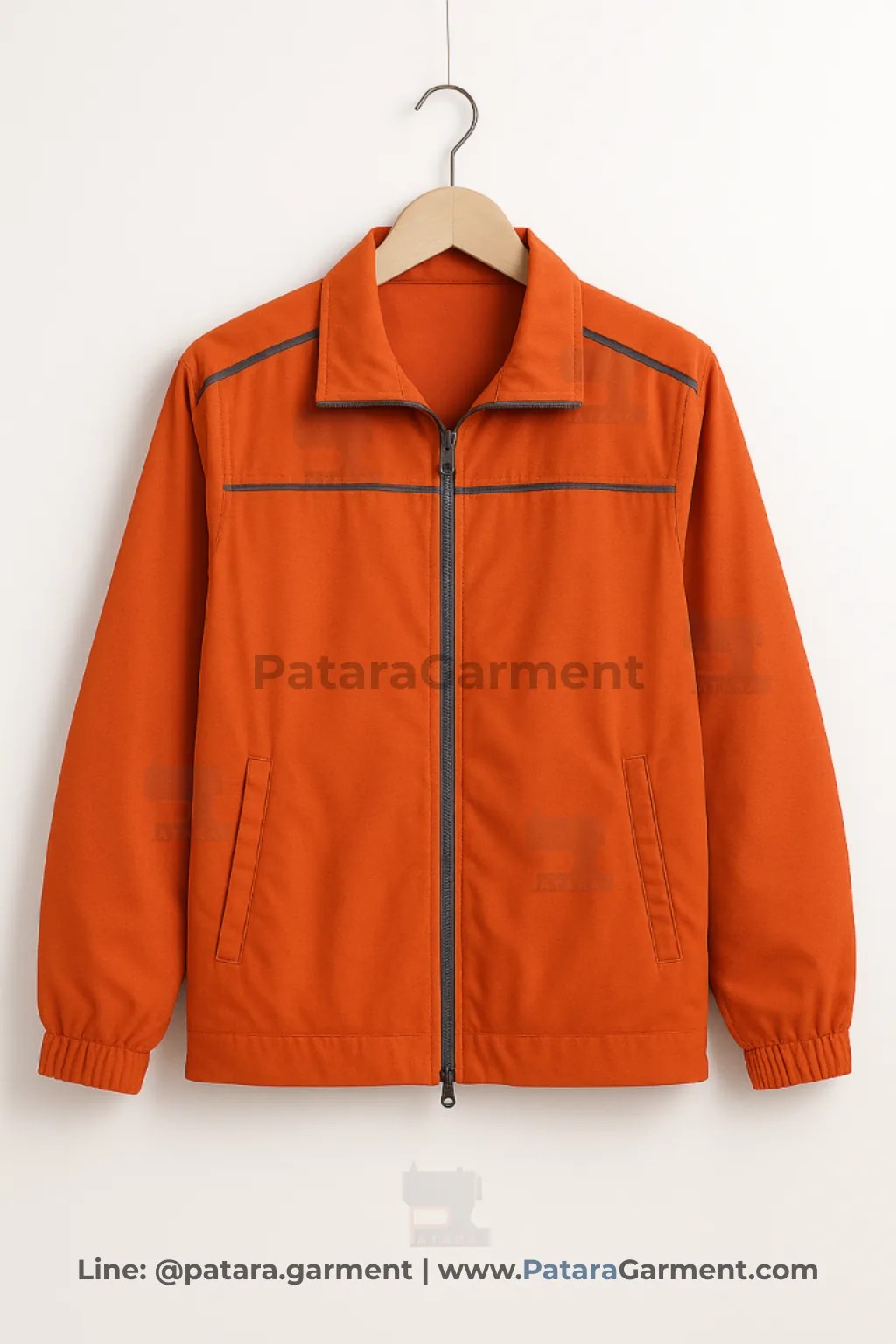 เสื้อแจ็คเก็ตทำงานสีส้มสด รหัส J005 แต่งกุ๊นสีเทาที่บ่าและอก (สามารถเปลี่ยนสีและเลือกชนิดผ้าได้) เหมาะสำหรับเป็นเสื้อช็อปช่างและยูนิฟอร์มพนักงาน รับผลิตโดยโรงงานภัทร การ์เม้นท์