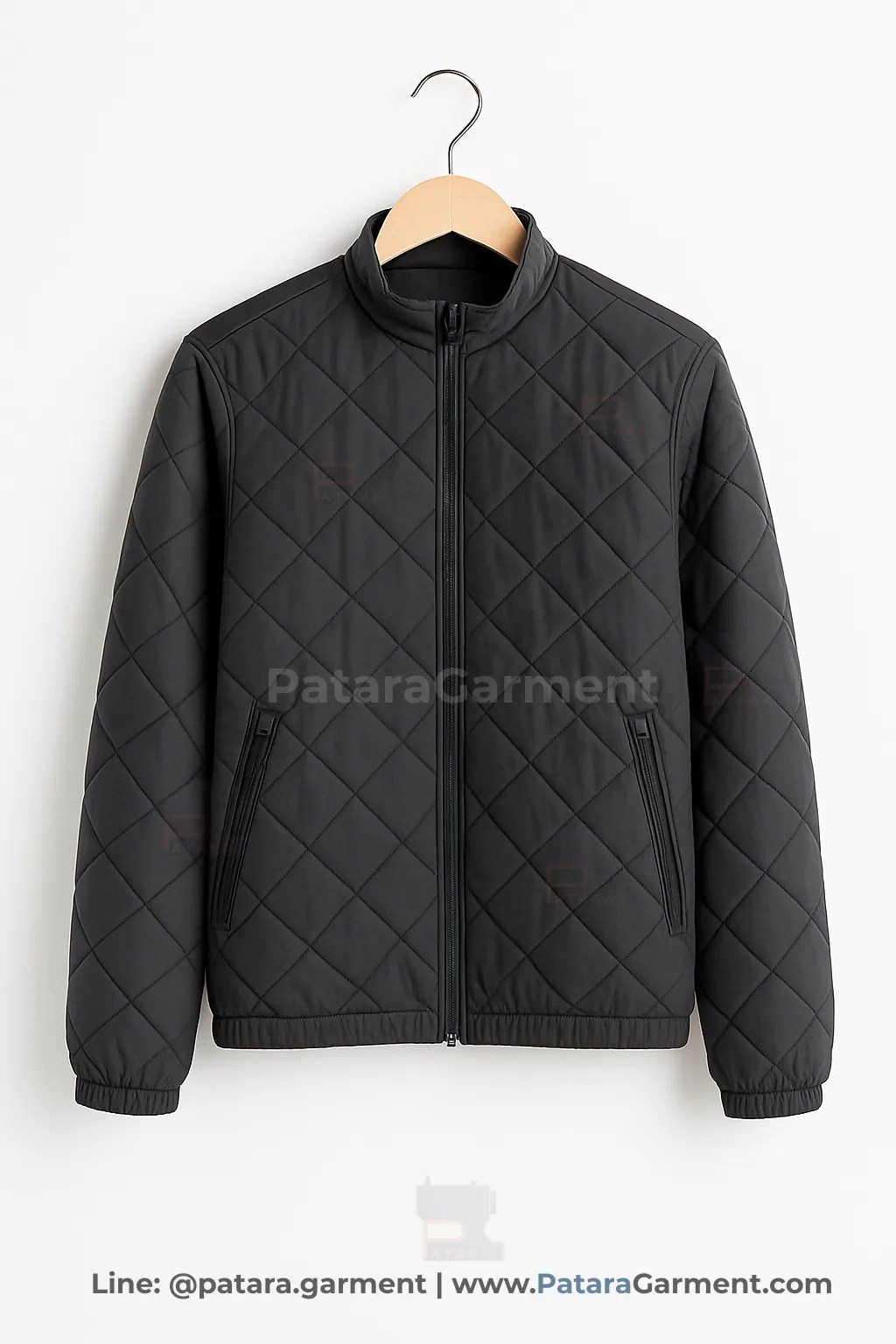 เสื้อแจ็คเก็ตควิลท์สีดำชาร์โคล J028 สำหรับยูนิฟอร์มและเสื้อทีม (เลือกสี/ผ้าและปักโลโก้ได้) รับผลิตโดยภัทร การ์เม้นท์