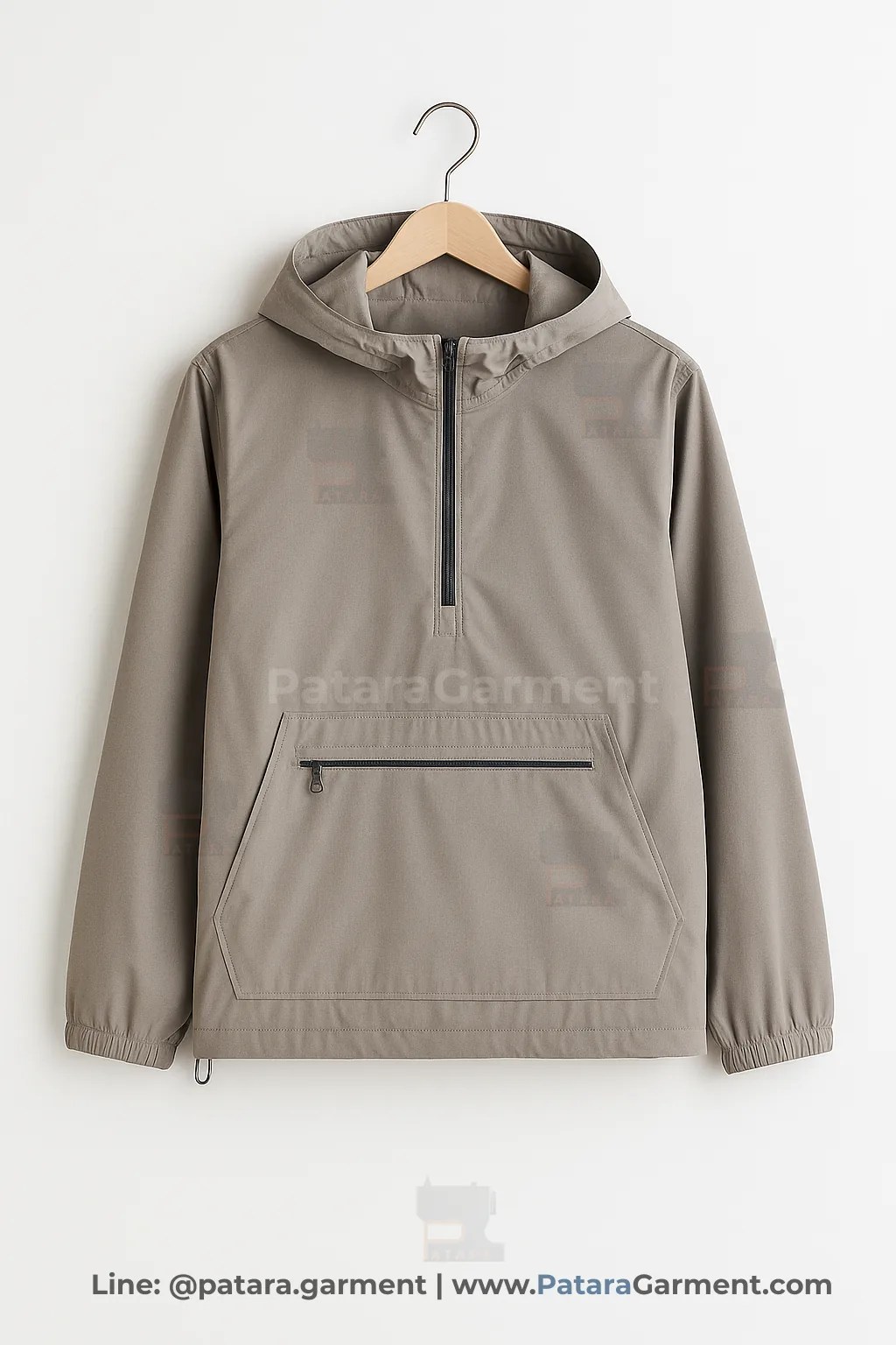 เสื้อแอนนอร์แรควินด์เบรกเกอร์สีเทาน้ำตาลอ่อน J031 พร้อมฮู้ดและกระเป๋าคาดคางคก (สั่งเปลี่ยนสี/ผ้าและปักโลโก้ได้) รับผลิตโดยภัทร การ์เม้นท์